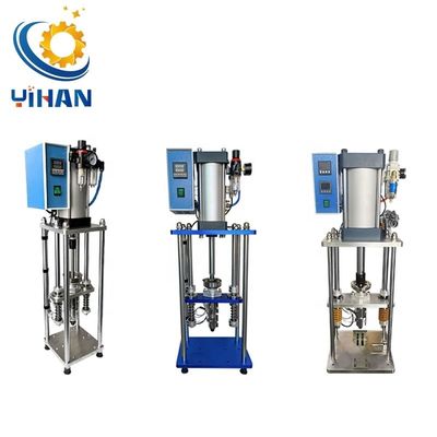 60 cm3 theoretisch schotvolume Plastic Extrusion Molding Machine voor USB-oplaadkop