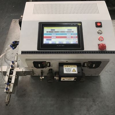 Volledig automatische computersnij- en strippemachine met max.220W vermogen