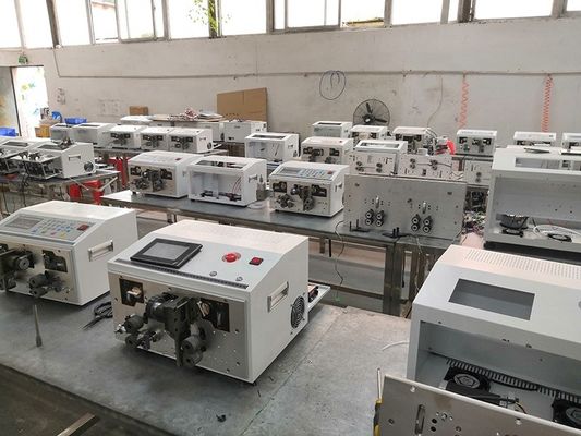 Dubbeldraadkabel snijden schilpen strippen machine met hoge capaciteit en automatisering