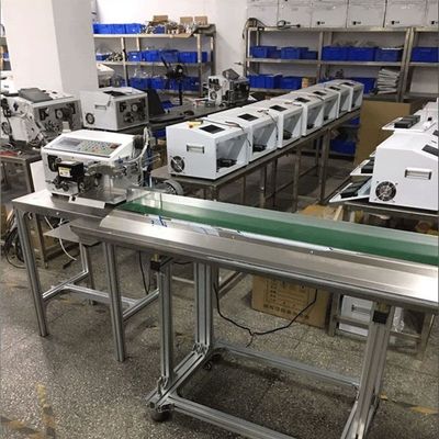Automatisch draad snijden Stripping Terminal Crimping Machine met bedrading conveyor belt