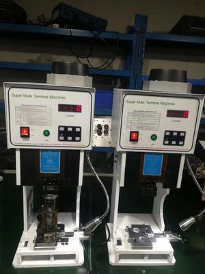 YH-09H002 JST European Flag Terminal Crimping Machine Applicator met 40 mm glijstrok